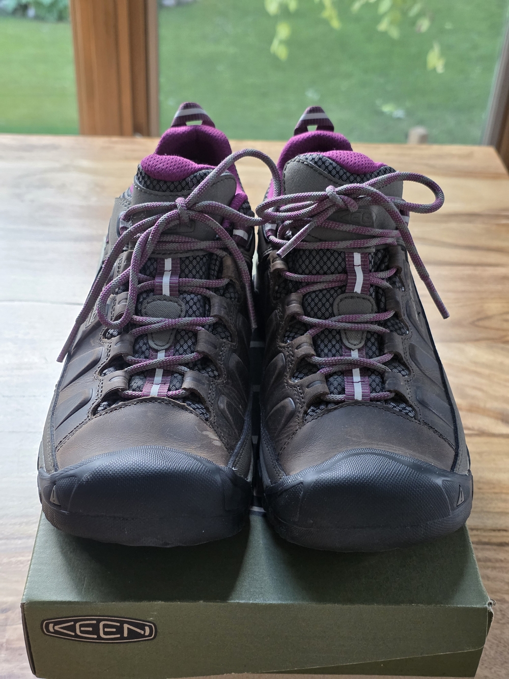 KEEN Women's Targhee III In "Weiss/Boysenberry" Trail Hiking Shoes- Size 10.5 - Picture 2 of 6